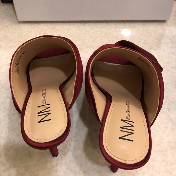 Neiman Marcus Brand Wine Red Sandal Shoes - Picture 7 of 7